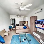 Lovely 1-Bedroom Unit @ Fabulous Location